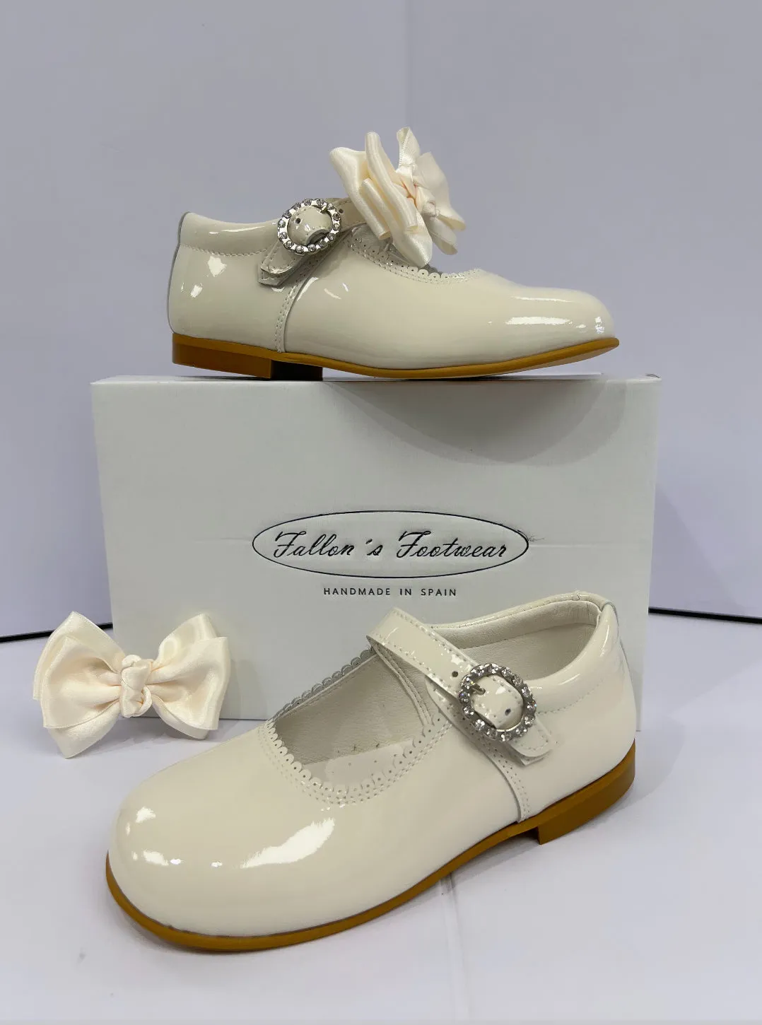 6270-1 Cream Shoe with Diamante Buckle