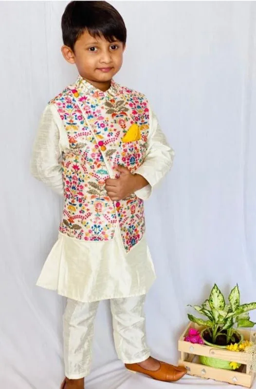 Kurta with stylish embroidered Bandi