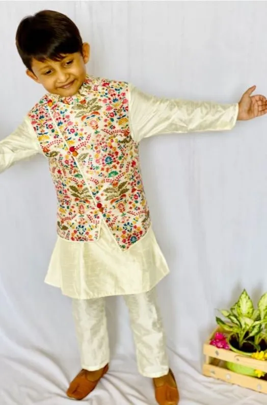 Kurta with stylish embroidered Bandi