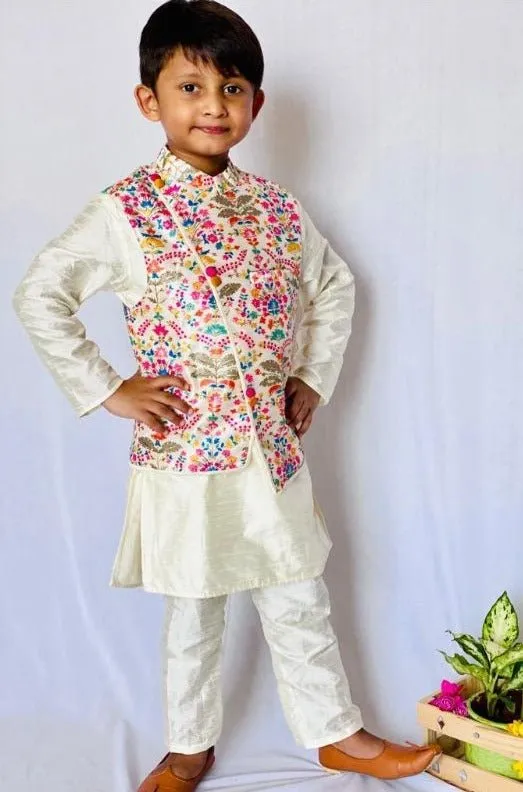 Kurta with stylish embroidered Bandi