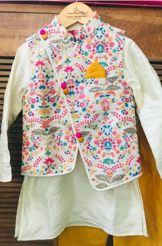 Kurta with stylish embroidered Bandi